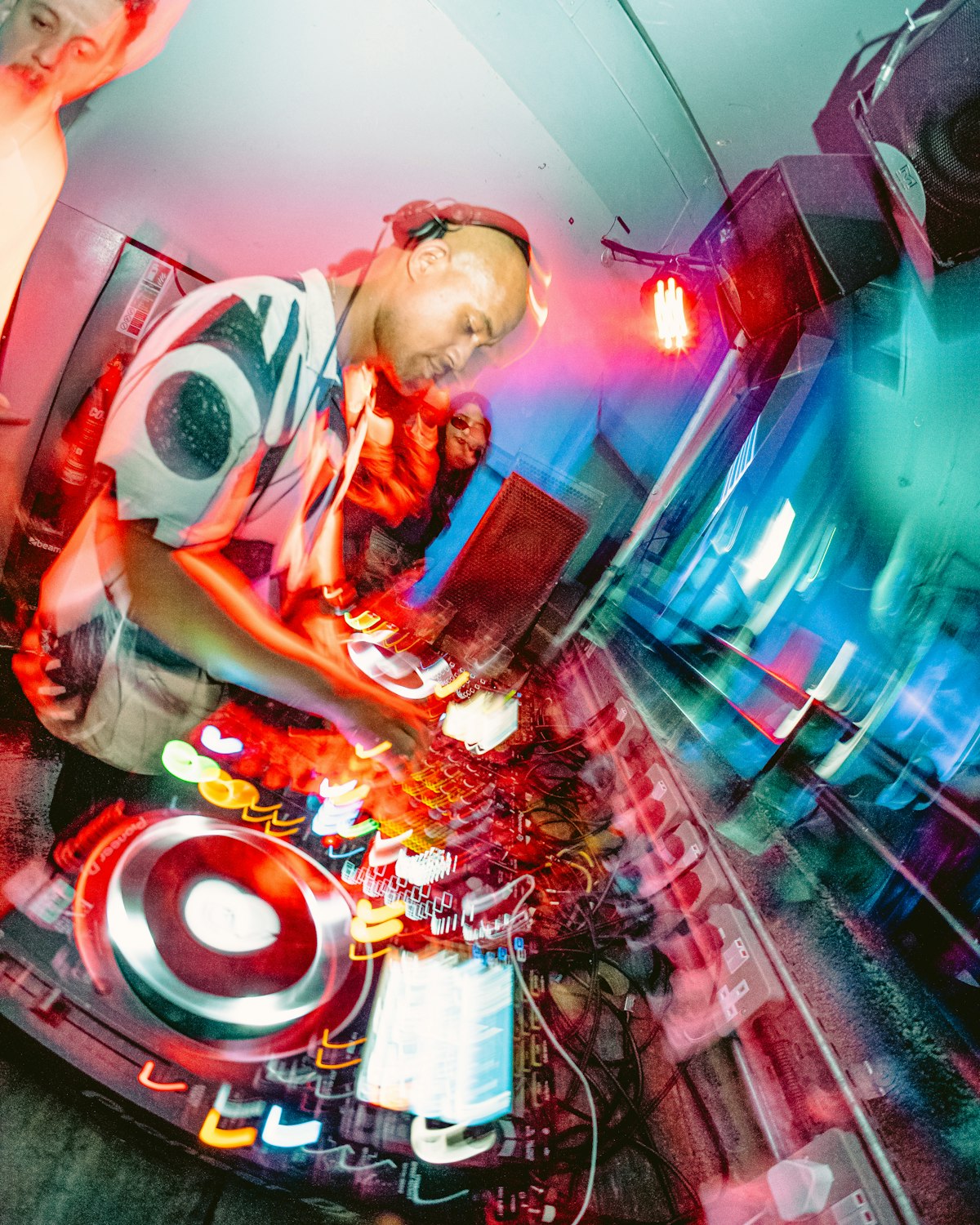 DJ na svatební akci
